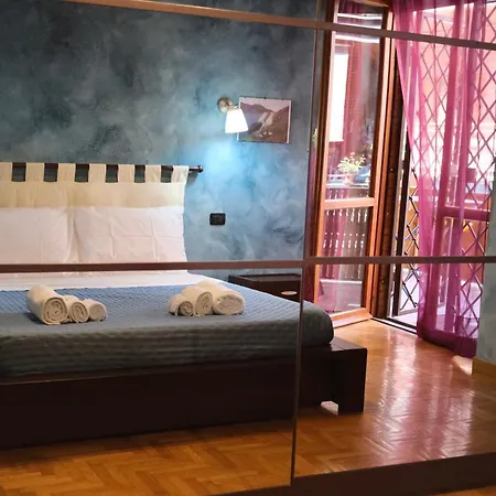 Dilly's Terrace Apartment