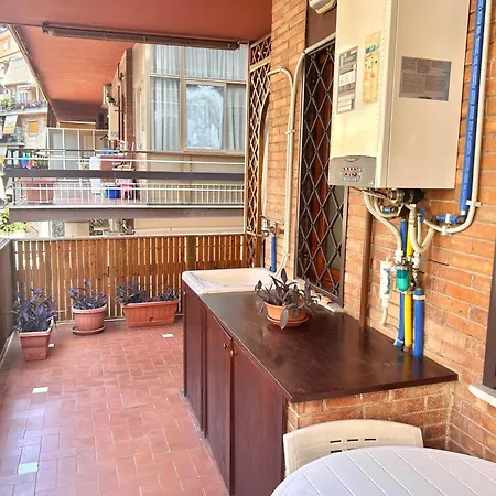 Dilly's Terrace Apartment