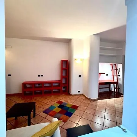 Dilly's Terrace Apartment