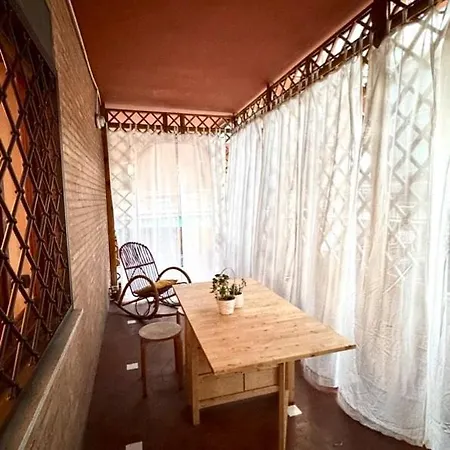 Dilly's Terrace Apartment