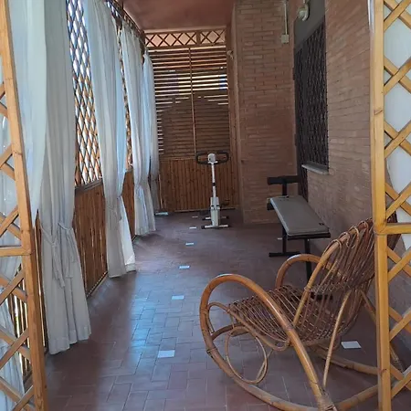 Dilly's Terrace Apartment *